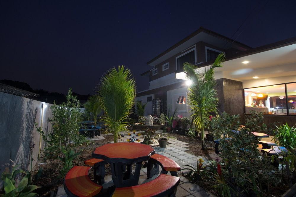 Donchai House Guest House& Cafe Chiang Mai Buitenkant foto